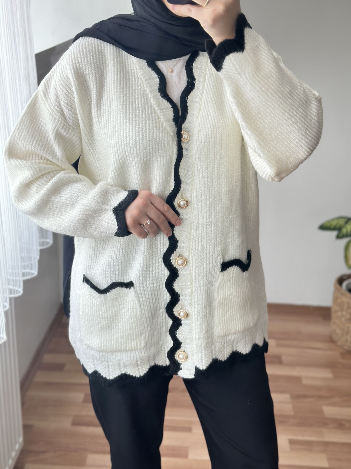 İnci Düğmeli Hırka Ekru