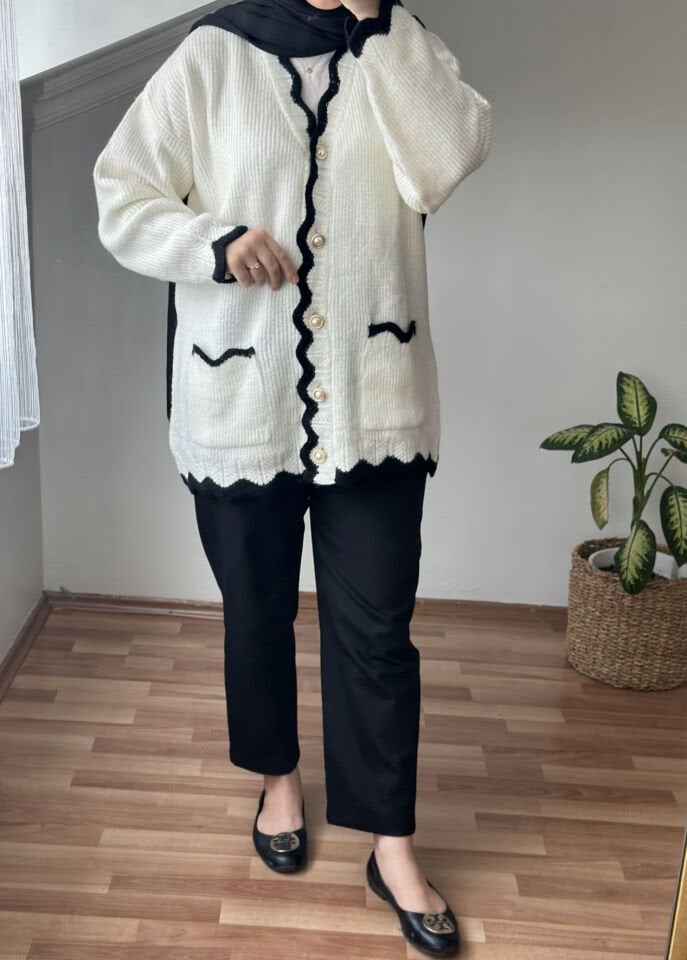 İnci Düğmeli Hırka Ekru