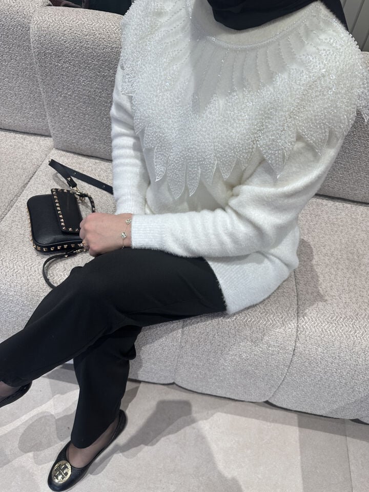 Angora İşlemeli Tasarım Kazak Ekru