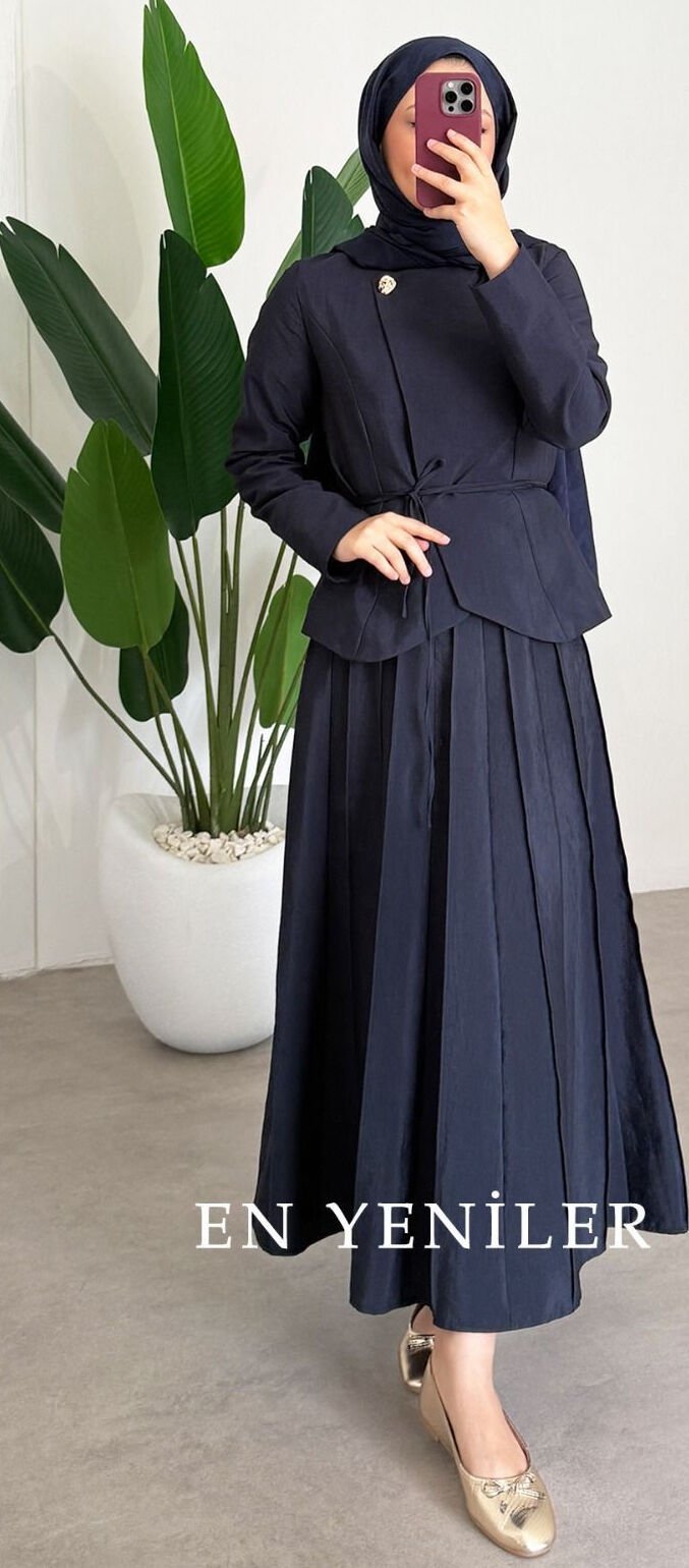 Broş Detaylı  Etekli Takım | Lacivert