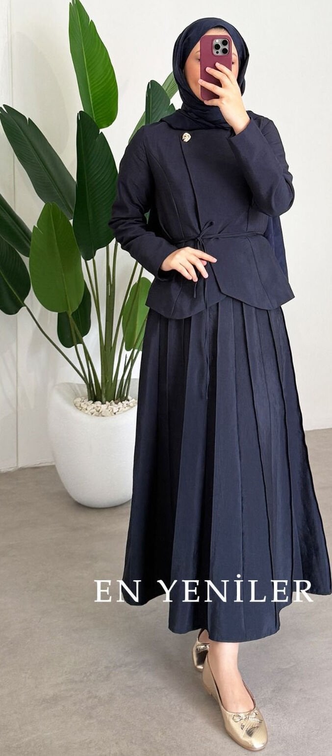 Broş Detaylı  Etekli Takım | Lacivert