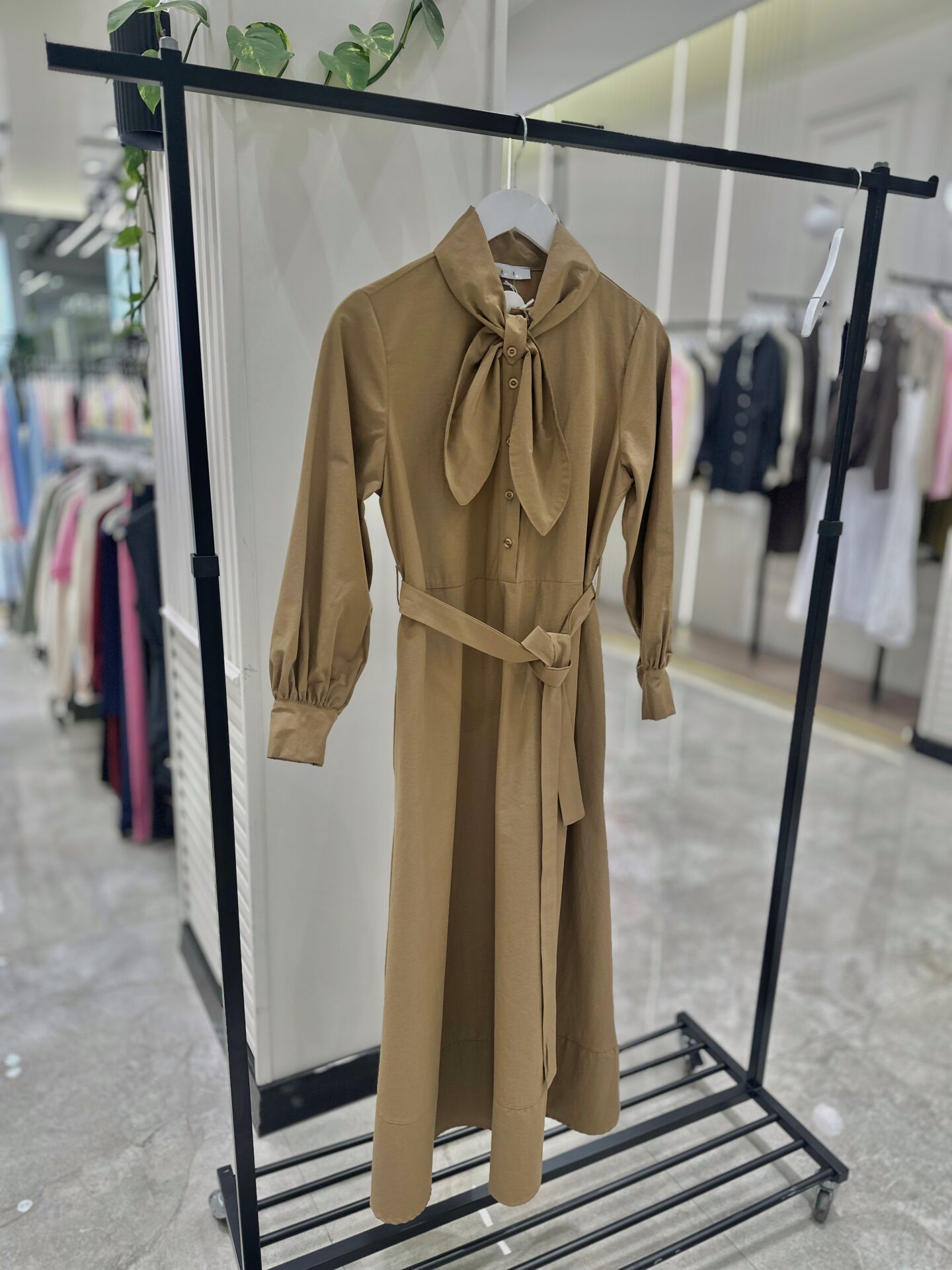 Fiyonklu Camel Elbise