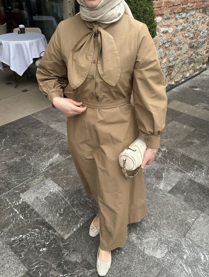 Fiyonklu Camel Elbise